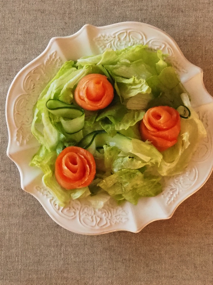 サーモンの薔薇サラダ