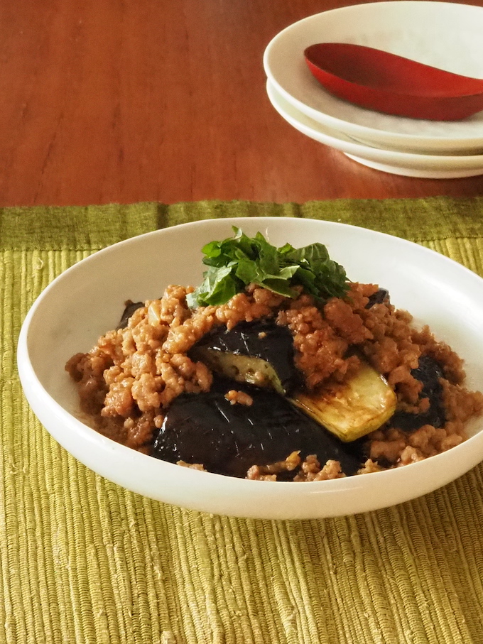 なすのピリ辛肉味噌がけ