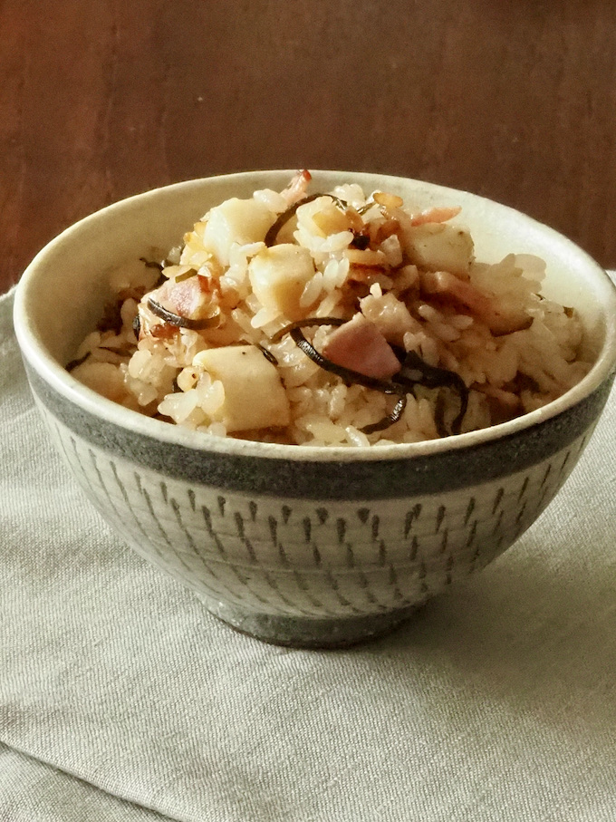 ベーコンと山いもの塩昆布炊き込みご飯