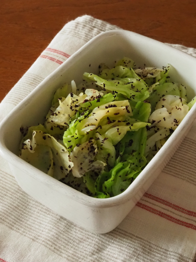 【作りおきおかず】春キャベツの梅しそ和え