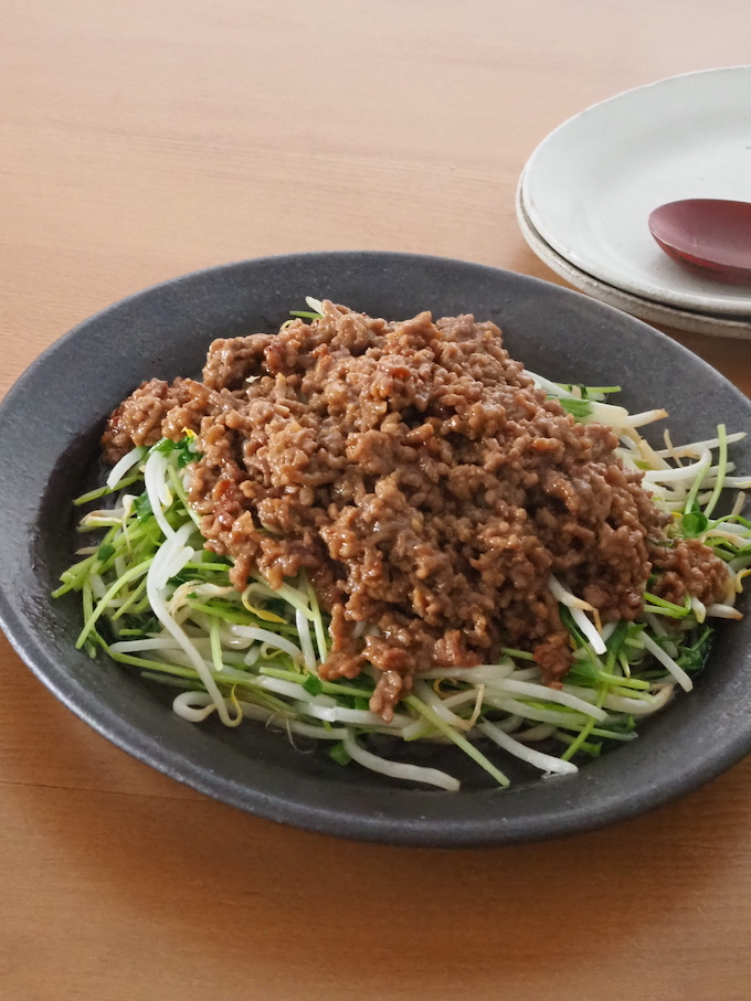もやしと豆苗の肉味噌あんかけ