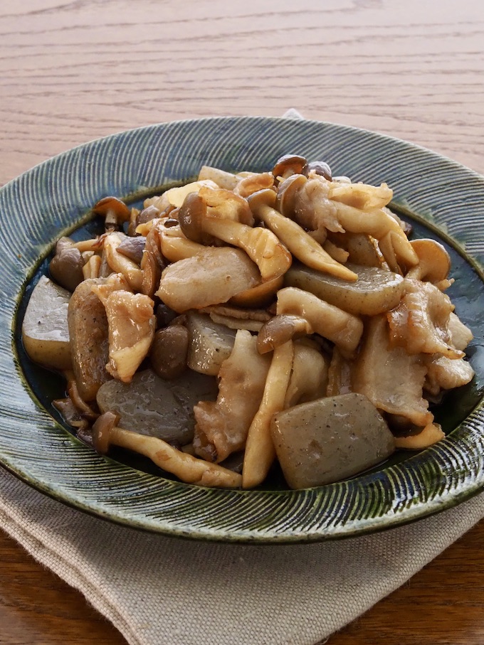 豚バラきのことこんにゃくのこってり炒め