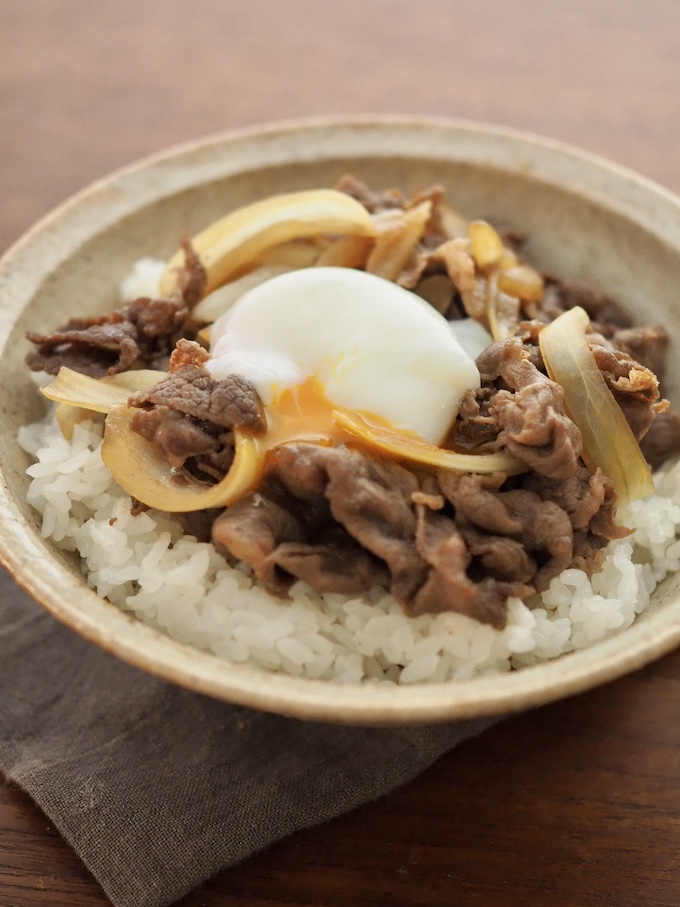 とろ〜り温玉のっけ牛丼