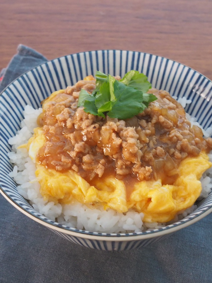 ふわふわ卵のひき肉あんかけ丼