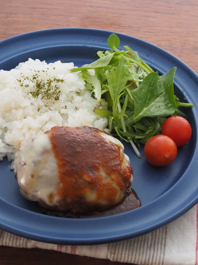 とろ〜りチーズのハンバーグプレート