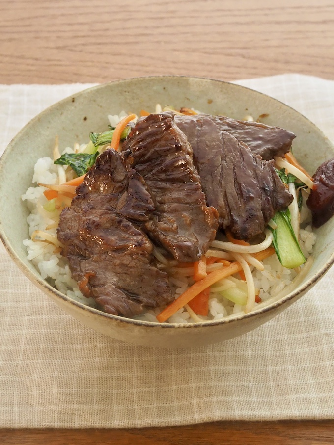 ジューシー牛肉の焼肉丼