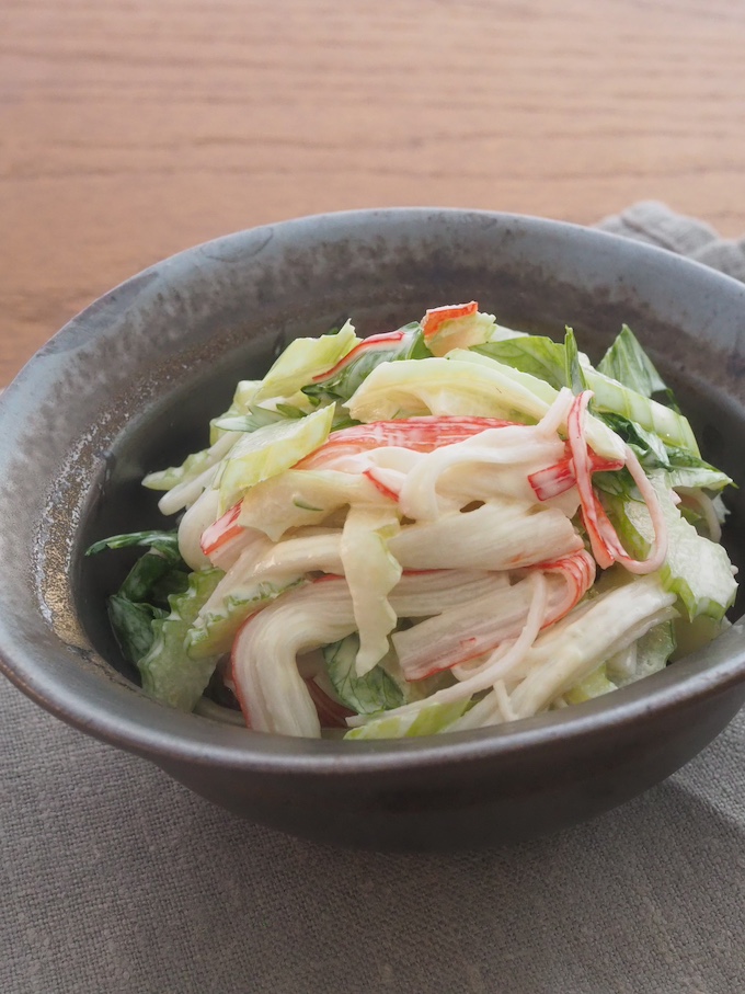 セロリとカニかまの柚子こしょうマヨ和え