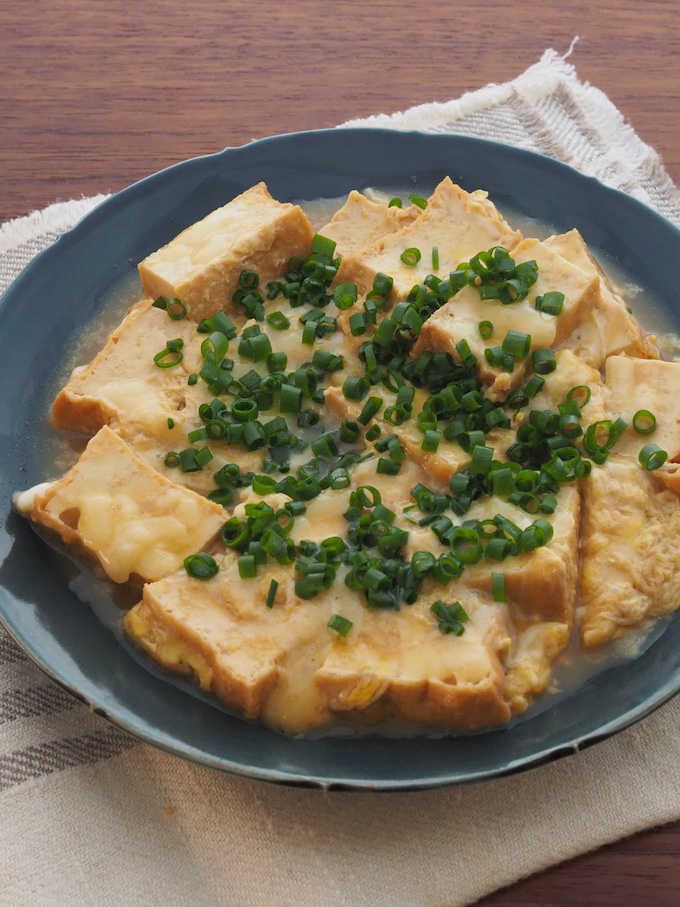 とろけるチーズと厚揚げの卵とじ