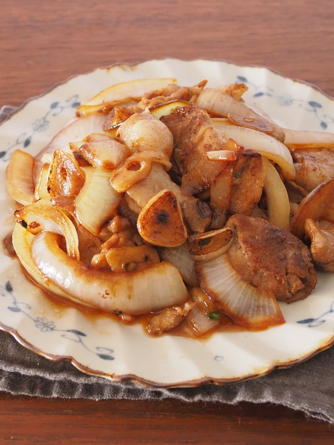 豚肉と新玉ねぎのこんがりしょうゆ炒め