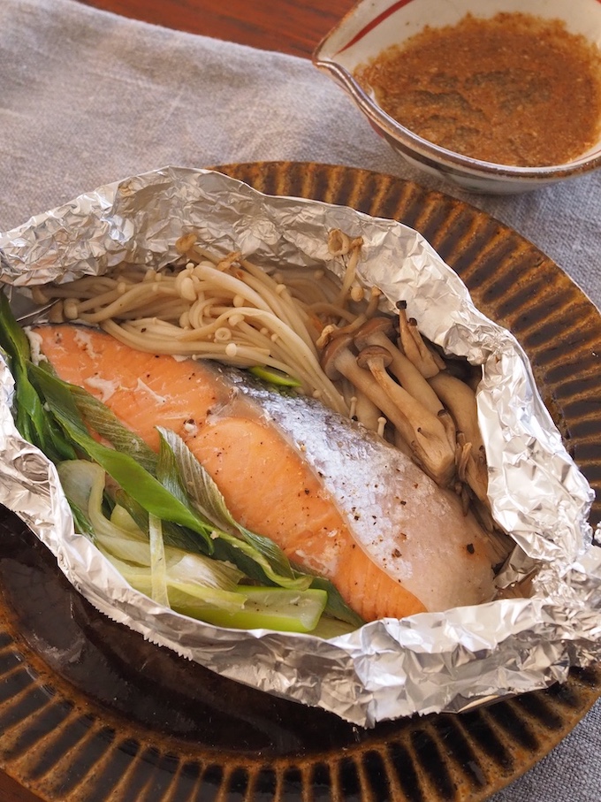 鮭ときのこのホイル焼きごまポン酢