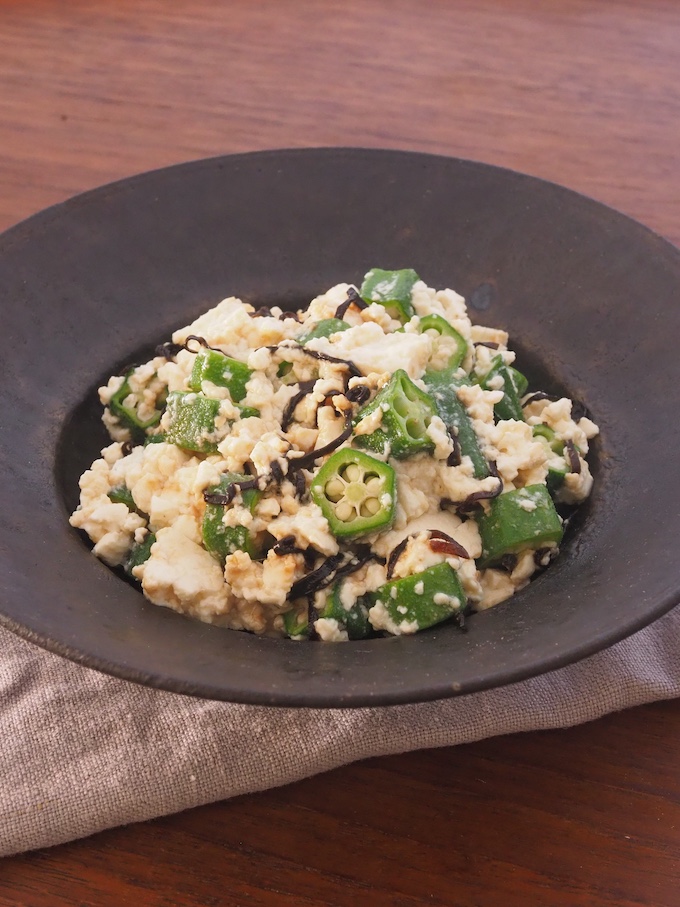 豆腐とオクラの塩昆布和え
