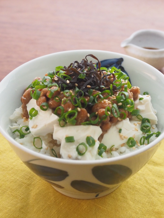のっけるだけ崩し豆腐の納豆丼