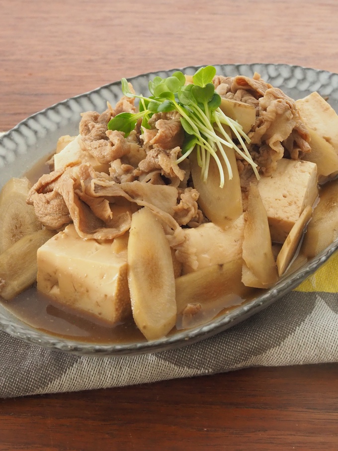 風味豊かなごぼう入りの肉豆腐