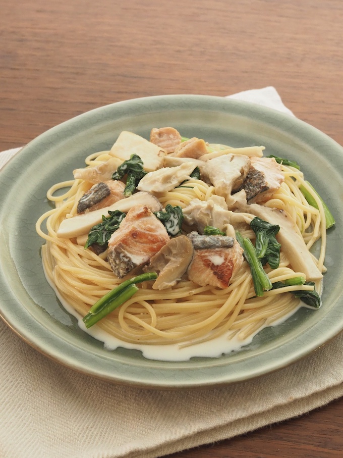 鮭とほうれん草のクリームパスタ