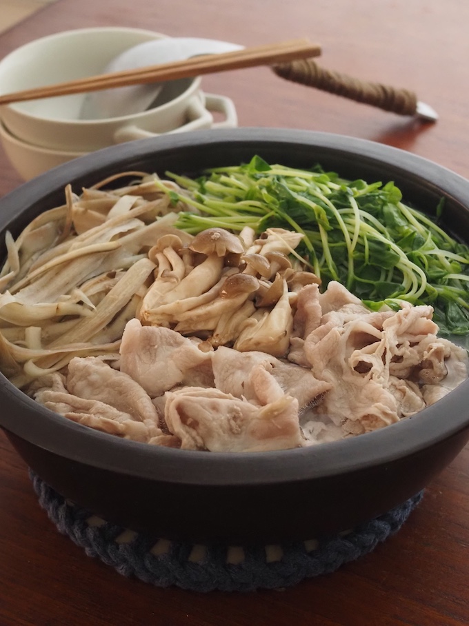 豚とピーラーごぼうのだししゃぶ鍋