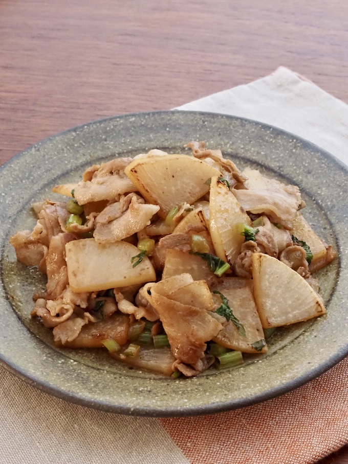 豚バラと大根のバタポン炒め