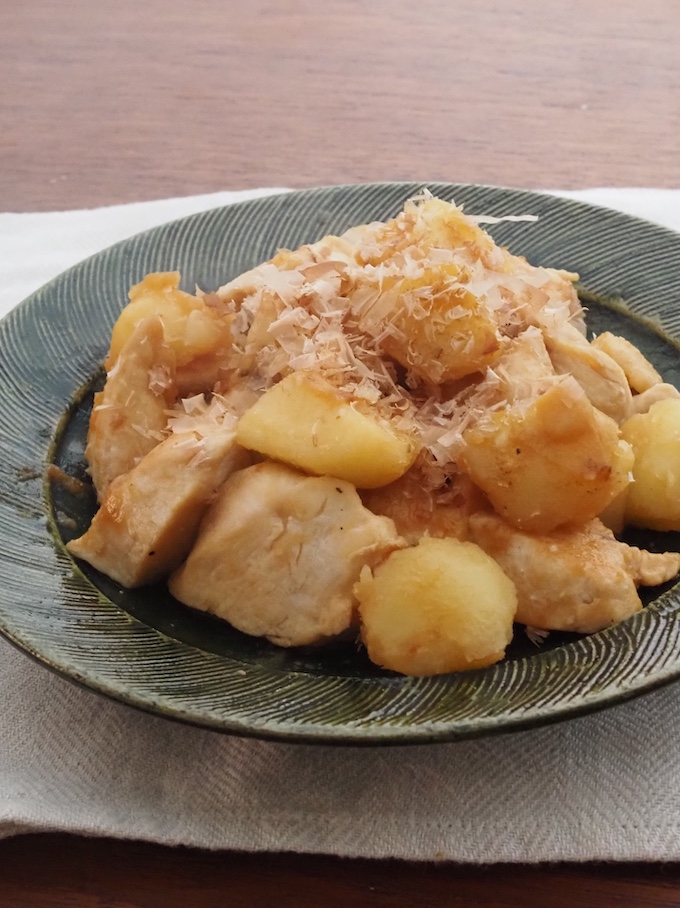 じゃがいもと鶏肉のバターおかかしょうゆ炒め
