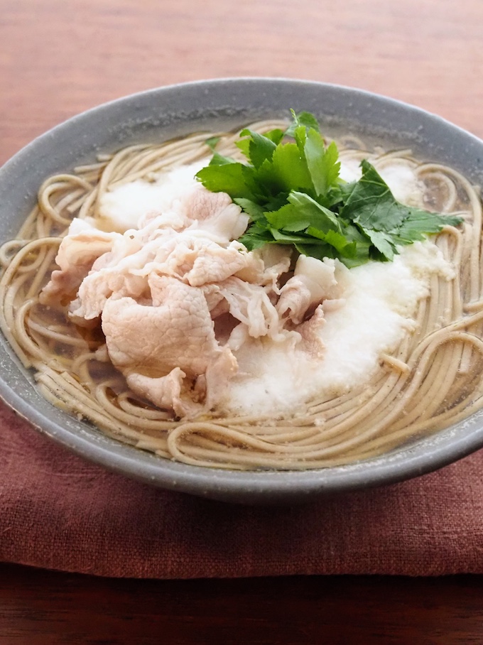 あったかとろろ肉そば