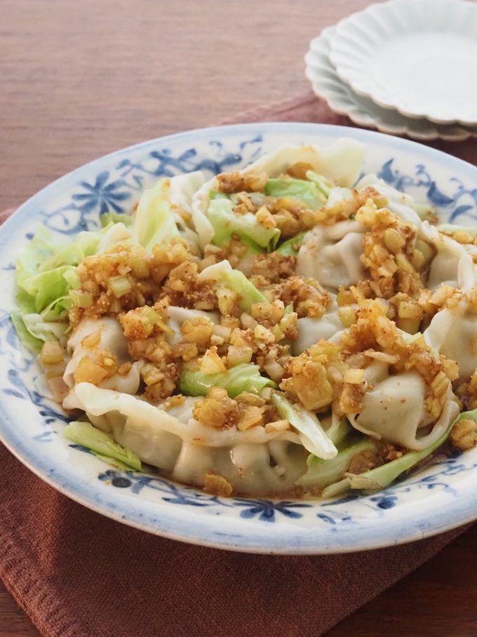香味黒酢だれで味わう水餃子