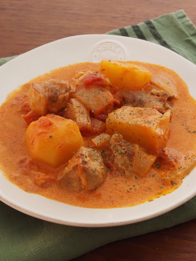 豚肉とじゃがいものトマトクリーム煮