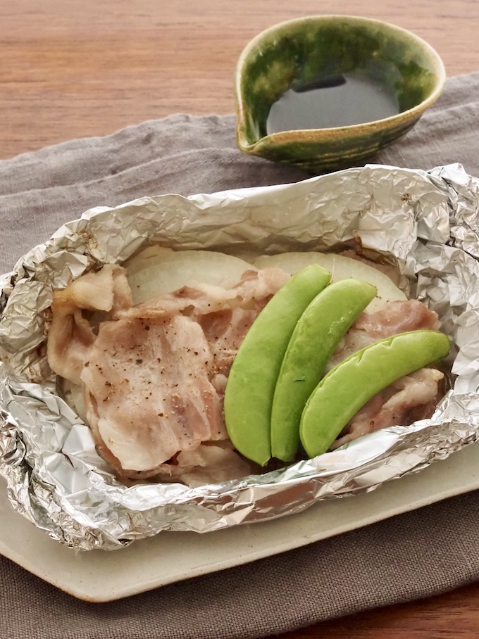 豚バラと新玉ねぎのホイル焼き