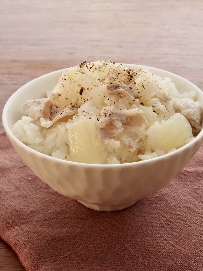 豚バラと新玉ねぎのだし炊きご飯