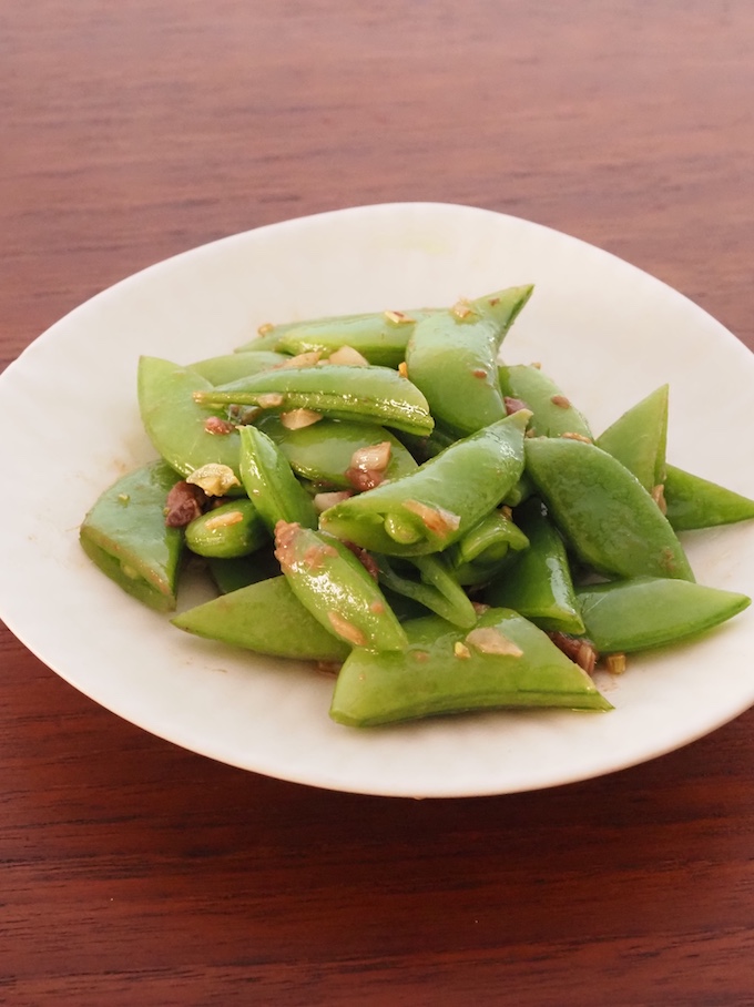 スナップエンドウのアンチョビ炒め