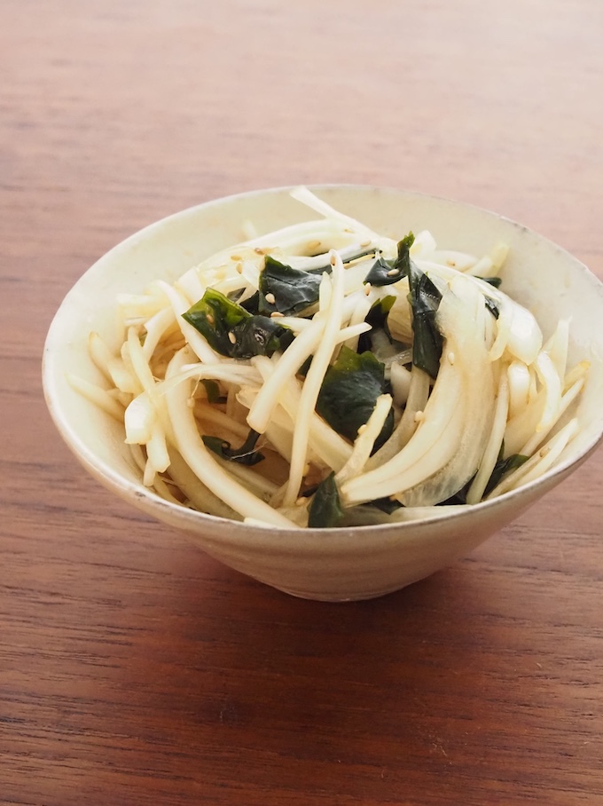 新玉ねぎとわかめの中華サラダ