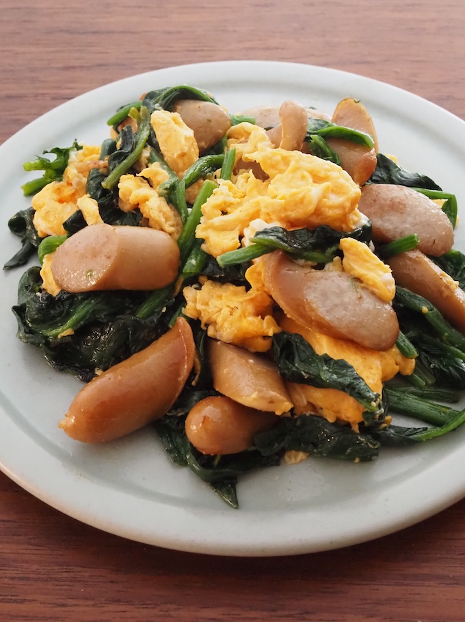 ウインナーとほうれん草のふわふわ卵炒め