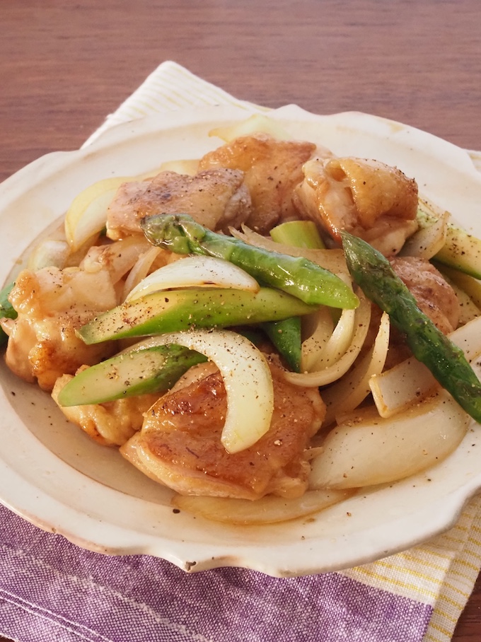 鶏肉とアスパラのバタポン炒め