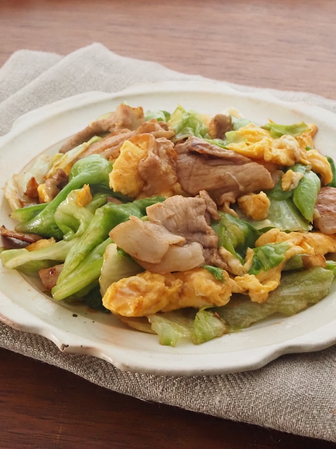 シャキシャキレタスと卵のオイマヨ炒め