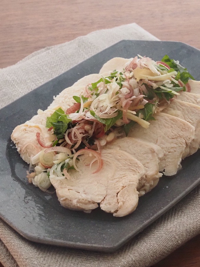 塩麹サラダチキンのさっぱり薬味のせ