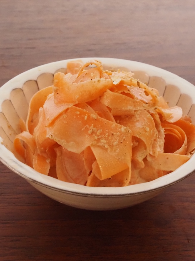 リボンにんじんのごまマヨサラダ