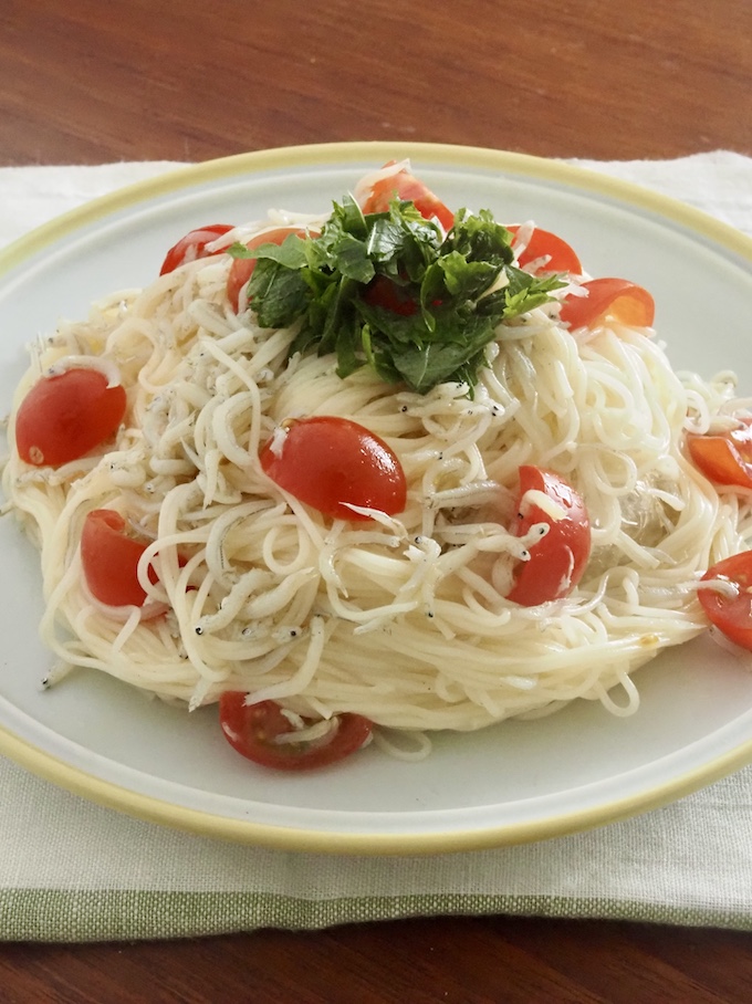 トマトとしらすのそうめん