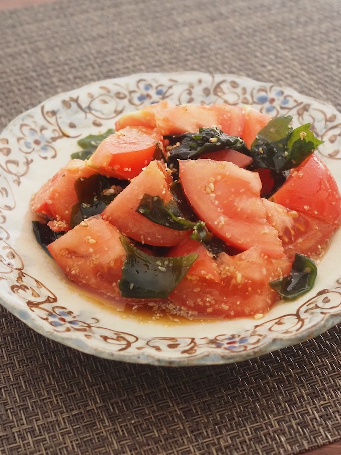 トマトとわかめのごま酢あえ